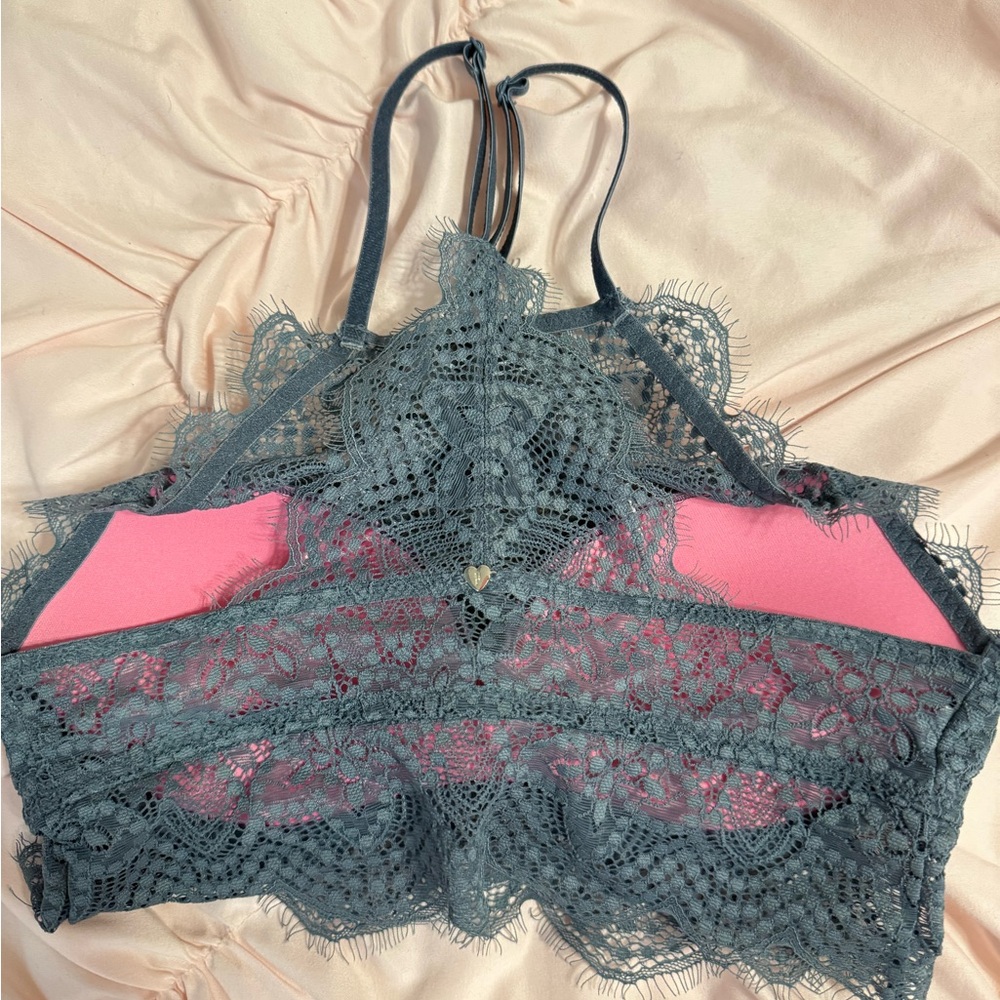 Bras - Picture 2 of 3